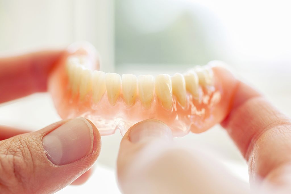 他院で製作した入れ歯の調整も承ります