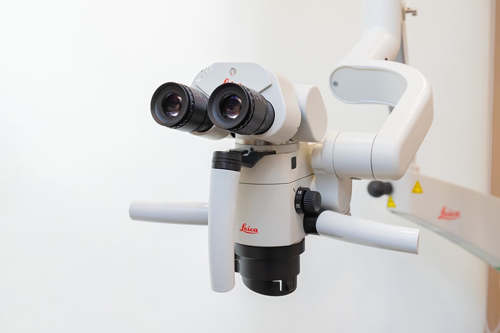 マイクロスコープ（歯科用顕微鏡）